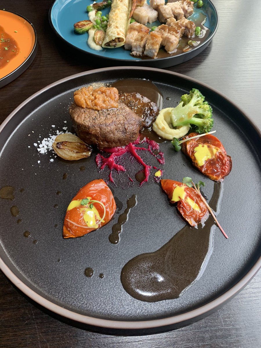 Shoot91's tweet photo. Урлагийн бүтээл идчихлээ. #Fiveup restaurant. Thumbs up. https://t.co/rFgPLkUcGd