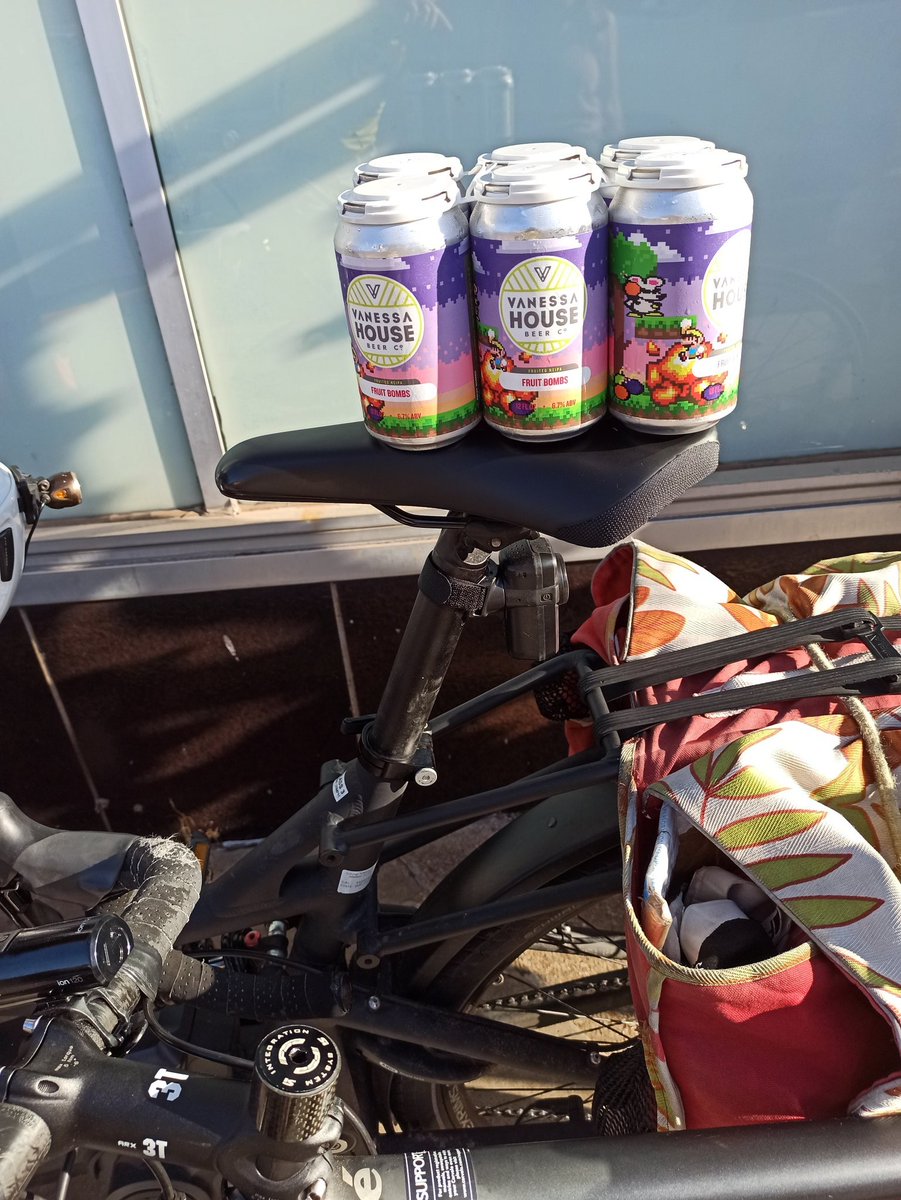 carlitecarfangs's tweet image. Commuting home from work, setting up for the weekend with stops by @VHBeer and @EmpireSliceOKC.

@ACOGOK #BikeMonth Scavenger Hunt:
☑ Fix-It Station
☑ Bike Rack

#BikeCentralOK
#BikeLocalShopLocal
