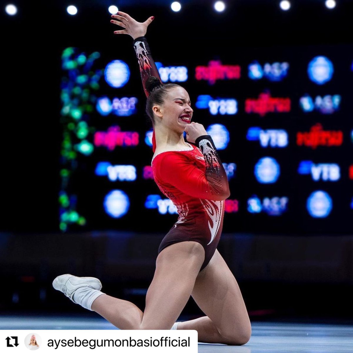 Dünya şampiyonu <a href="/aysebegumonbasi/">Ayşe Begüm Onbaşı</a> yı kutluyorum. Gurur duyuyorum.