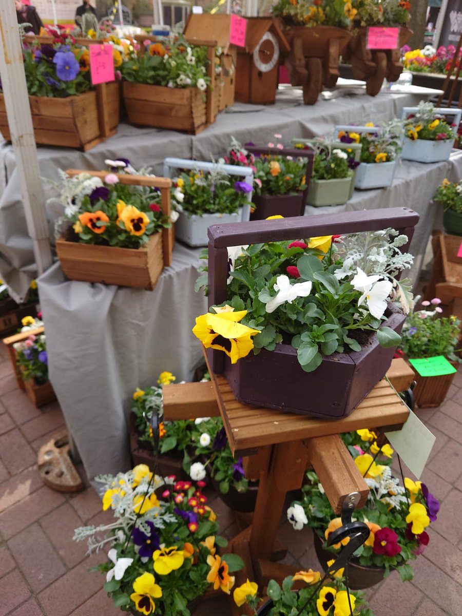 NantwichTC's tweet photo. It's monthly #farmersmarket today in #Nantwich, where you'll find plenty of stalls on the Square stocked with fresh food, homemade produce, treats, art and gifts. https://t.co/hva9aWV4UG