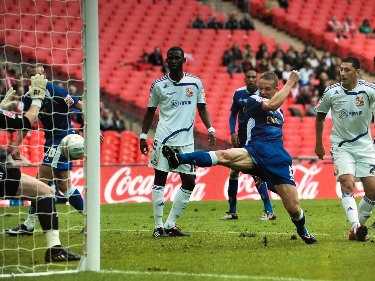 MillwallPhotos's tweet photo. On this day in 2010, Paul Robinson scored the winner as Millwall beat Swindon 1-0 in the League One play-off final. https://t.co/Z202vpqgyk