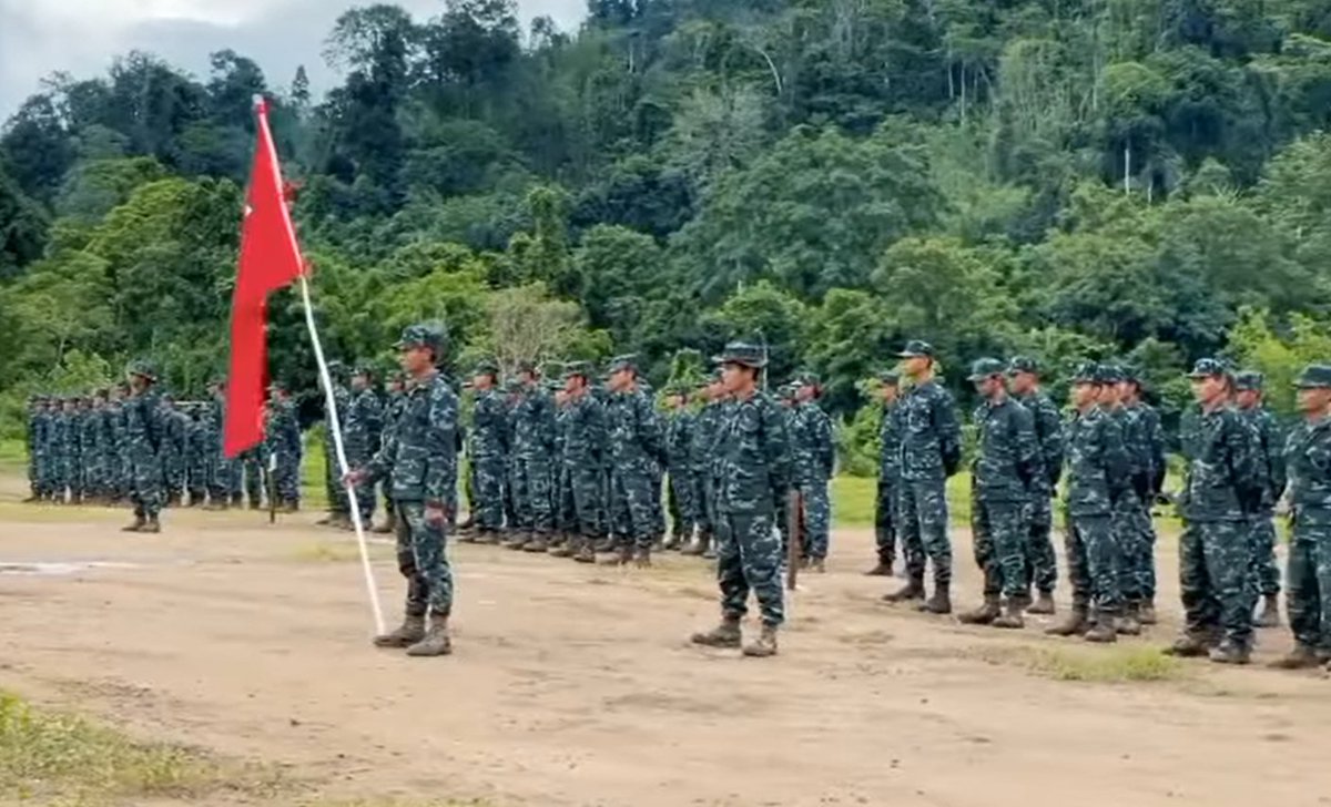 The National Unity Government set up by opponents of Myanmar's military junta has graduated the first soldiers from its new People's Defence Force and put them on parade reuters.com/world/asia-pac… #WhatsHappeningInMyanmar