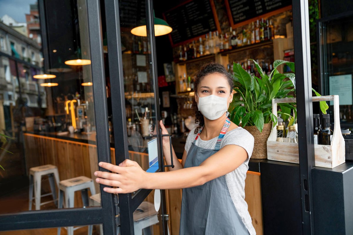 Heute startet das Pilotprojekt der Innengastronomie in Berlin-Mitte! Acht Restaurants öffnen ihre Türen für Gäste, die vorab einen Tisch reserviert und sich via homedx.de in einem videobasierten Corona-Selbsttest zu Hause getestet haben: bit.ly/3fxKLfW. 🍾