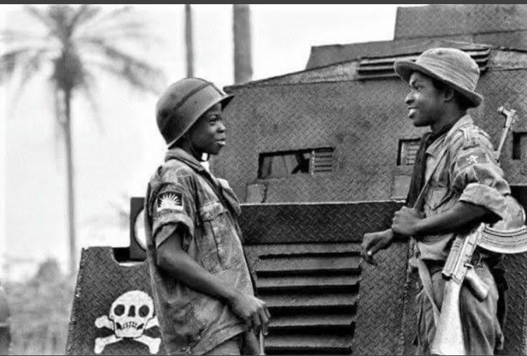 #Biafra: Two young soldiers of the Biafran army simply identified as Moise, 14 (L) and Ferdinand, 16 (R) talk to one another in the city of Umuahia on August 31, 1968 as the Nigerian federal troops continued their genocidal advance during the Biafran war.

#RemembranceDay