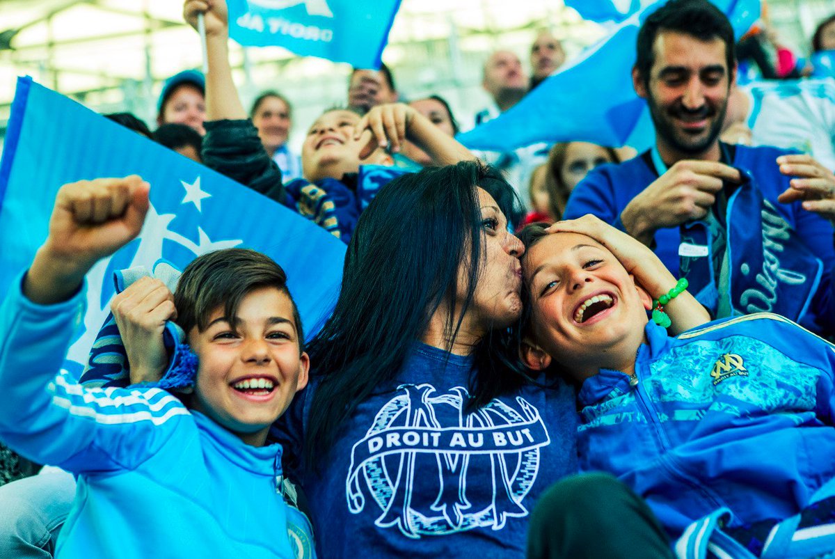 OM_Officiel's tweet photo. 𝙉𝙤𝙨 𝙥𝙧𝙚𝙢𝙞𝙚̀𝙧𝙚𝙨 𝙨𝙪𝙥𝙥𝙤𝙧𝙩𝙧𝙞𝙘𝙚𝙨 🙌

Bonne fête à toutes les mamans 💙 https://t.co/NhOgeu9mrd