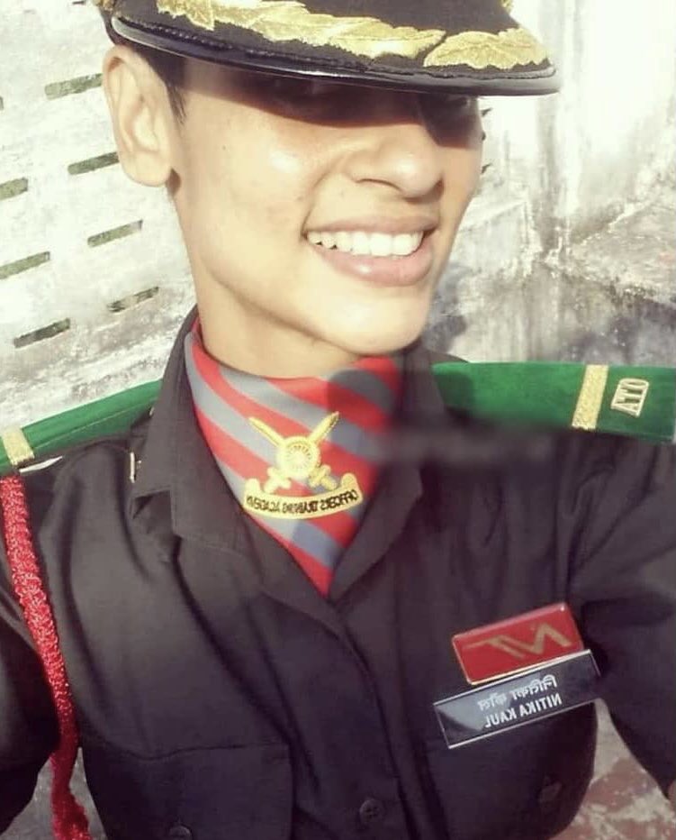 KamthanRitika's tweet photo. 2018: Major Vibhuti &amp; Nitika Kaul got married
2019: Major Vibhuti martyred in Pulwama attack
Then, his wife Nitika Kaul decided to join Army.
2020: She cleared SSCW (Tech) exam &amp; SSB interview
2021: Today, Nitika Kaul Dhoundiyal joined Indian Army
 #Nikitakaul #SaturdayMotivation https://t.co/GlXt9b7h2s