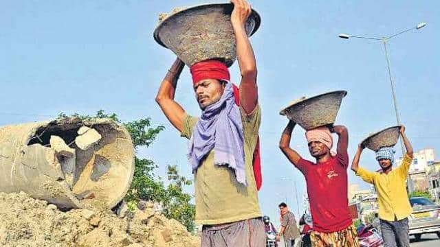 Dineshmahtobjp's tweet photo. मज़दूरों का पैसे खा गया @ArvindKejriwal               ५०००-५००० के दो किस्त का प्रचार करके एक दिया और एक खुद खा गाय https://t.co/8BlYY8Zd4a