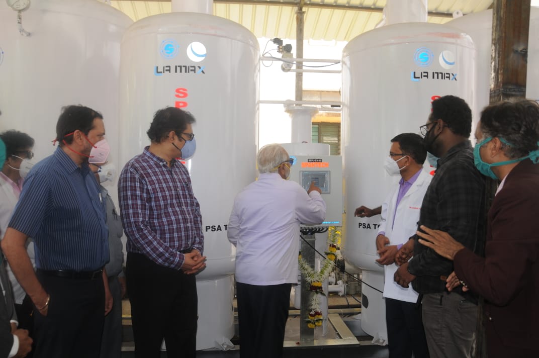 पंरतु आज निर्माण करण्यात आलेल्या या नव्या प्लांटमुळे जिल्हा रुग्णालयाची क्षमता ३० केएल झाली आहे. निर्माण करण्यात आलेल्या या प्लांटमुळे  नव्याने वाढविण्यात आलेल्या दिडशे बेडला पुरकव्यवस्था म्हणून या प्लांटचा उपयोग होणार आहे.
<a href="/NCPspeaks/">Nationalist Congress Party - Sharadchandra Pawar</a>
#oxygengenerationplant