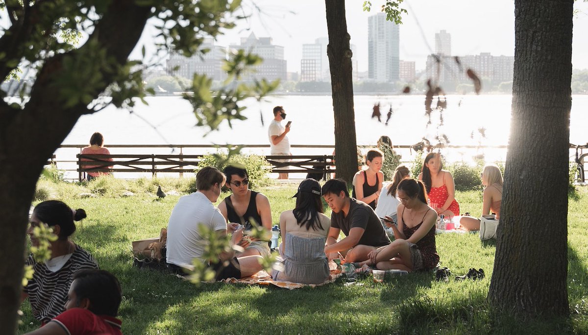 Better weather at last. How to handle wine outdoors bit.ly/34qsrig