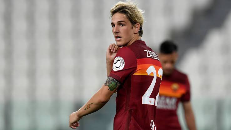 MilanEye's tweet photo. Nicolò Zaniolo: “Ibrahimovic? For me he is a God, I have not yet had the chance to meet him on the pitch. If I could, I would take him to Roma immediately, I would like to understand how he approaches the game.” https://t.co/pEecFzcXKf