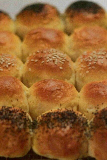 #RecipeOfTheDay is Soft White Dinner Rolls, and they’re child’s play to make. Indeed, I smile as I write about them, as my children loved making them with me when they were little nigella.com/recipes/soft-w…