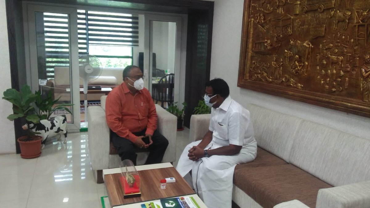 Avadi_Nasar's tweet photo. இன்று கூடுதல் தலைமைச் செயலாளர் திரு T S ஜவஹர் IAS,(பராமரிப்பு,பால்வளம் மற்றும் மீன்வளத்துறை)  அவர்களை மரியாதை நிமித்தமாக சந்தித்த போது. https://t.co/K5gGfn0dVp