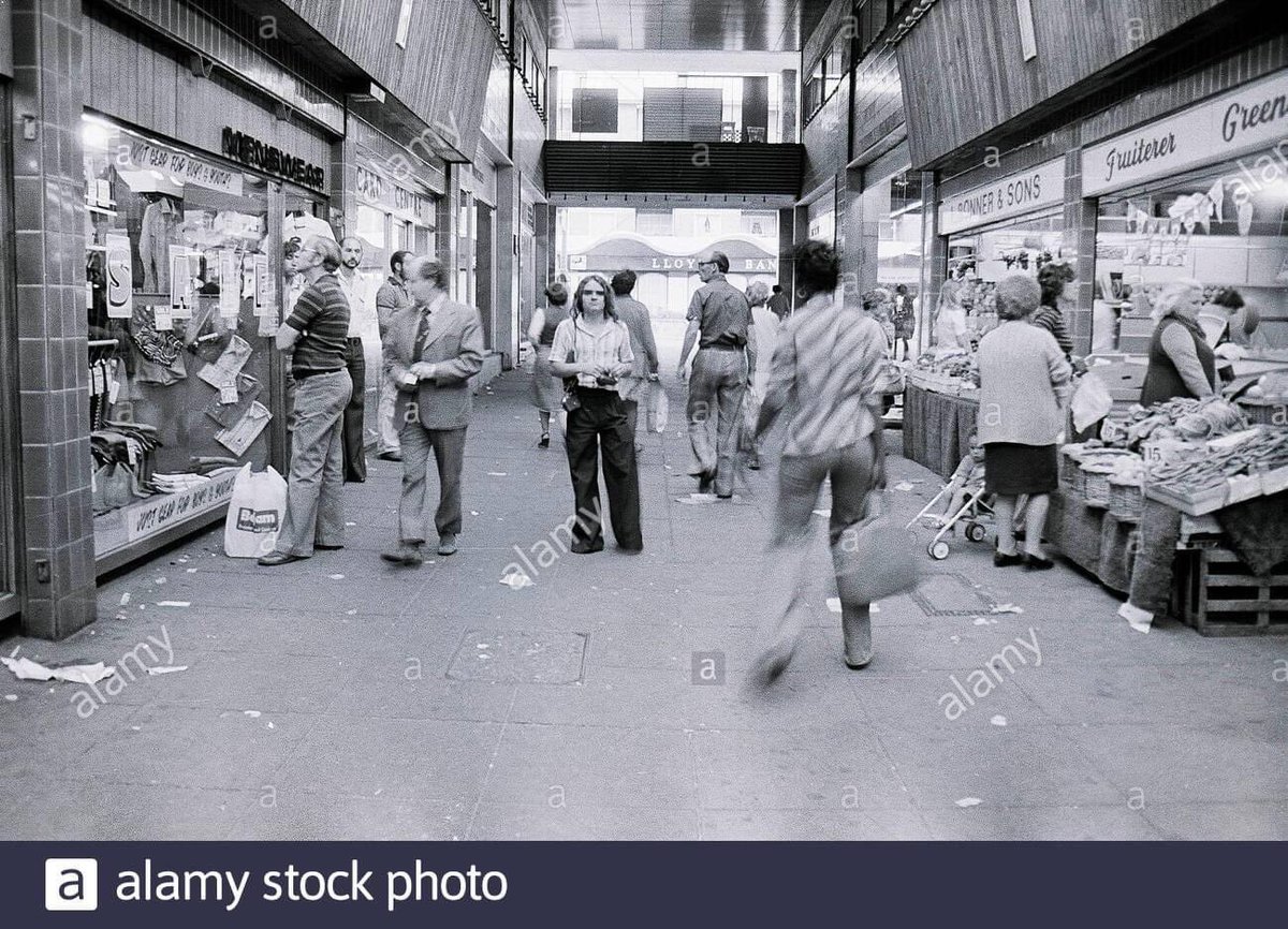 The Arcade Walthamstow High Street London 1977
Shared by jannah Redouane facebook.com/groups/waltham…