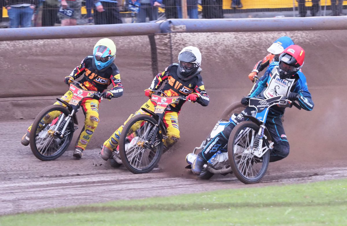 𝗔𝗖𝗧𝗜𝗢𝗡 📸

Last night certainly had a bit of everything at a damp Eddie Wright Raceway 😅

©️ <a href="/ian_rispin/">Ian Rispin</a> 
🦁 <a href="/Watling_JCB/">Watling_JCB</a> | #britishspeedway