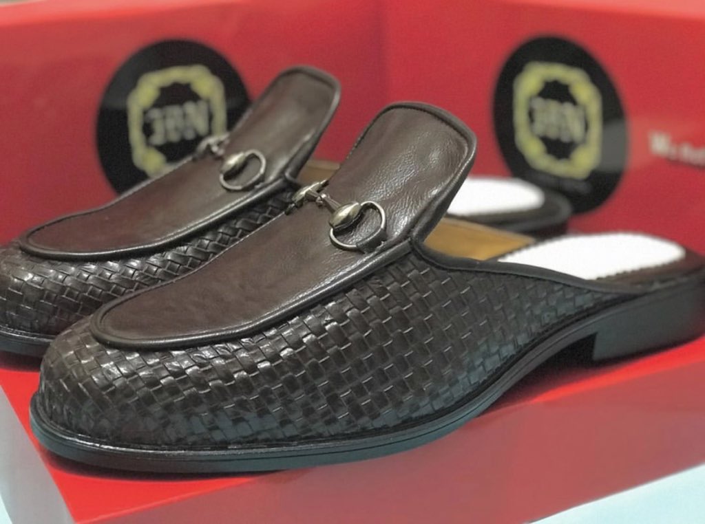 alamin_ys's tweet image. Pls don’t pass without retweeting my hutsle 

i sell hand made shoes and do nation wide delivery (charges apply) just DM for clean business 

Location:kaduna 

Price ranges from 4k to 7k  #Adeherself #UCLFinal #ucl  Atiku Mahrez Airport Chelsea Man city