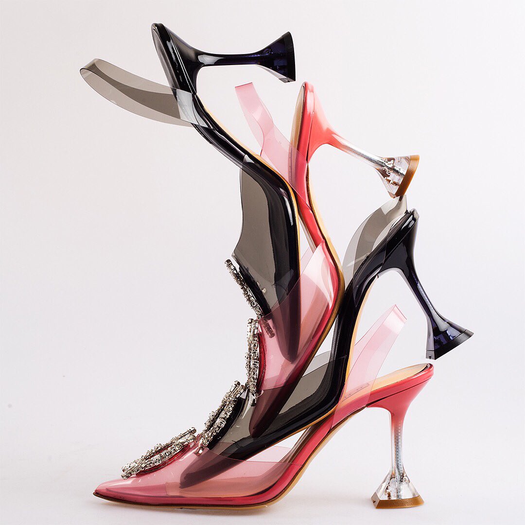 İddialı ve şık anlarda Flower imzası taşıyan toka detaylı topuklu ayakkabılarla gözleri üzerine çekmeye hazır mısın?
.
Are you ready to draw your eyes with buckle detailed heels bearing the Flower signature in assertive and stylish moments?

#FlowerAyakkabı #AdımındaModaVar