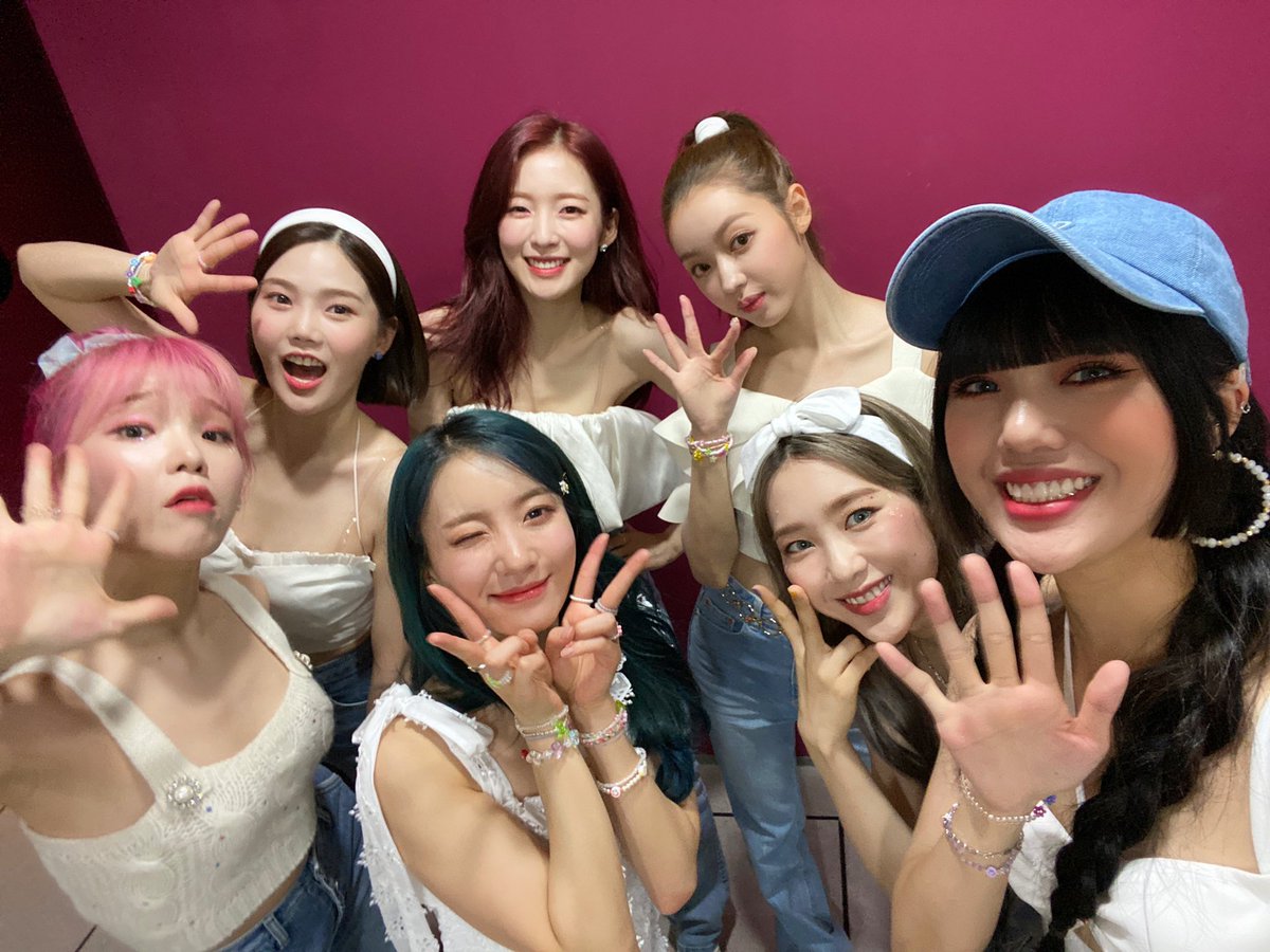 OHMYGIRL_offcl's tweet photo. [#OhTimes] 210529 음악중심📸

오늘도 비주얼과 상큼함 한도초과한 오마이걸💓

#오마이걸 #OHMYGIRL #DUNDUNDANCE https://t.co/xcNHRpQqTe