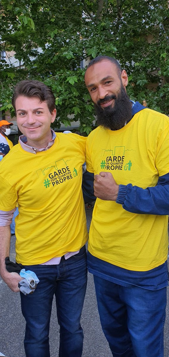JulienRossi_13's tweet photo. Une belle initiative portée par les associations et les citoyens ce matin à la Busserine.

Bravo à tous ces courageux qui se sont levés tôt ce matin.

L'écologie populaire et la préservation de l'environnement est notre mission à tous !

#GardeTonQuartierPropre https://t.co/foijBUIqnB