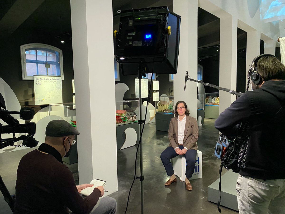 FSternfeld's tweet photo. Heute hat uns @AxelPrimavesi und Team der @DeutscheWelle in unserer gerade eröffneten Sonderausstellung »Hanse steinreich - eine LEGO Zeitreise« besucht und gefilmt. Wir freuen uns auf den Beitrag! 🤗 #hansesteinreich #makingof #lego #museum #hanse4ever #closedbutopen https://t.co/w2kHiqrspF