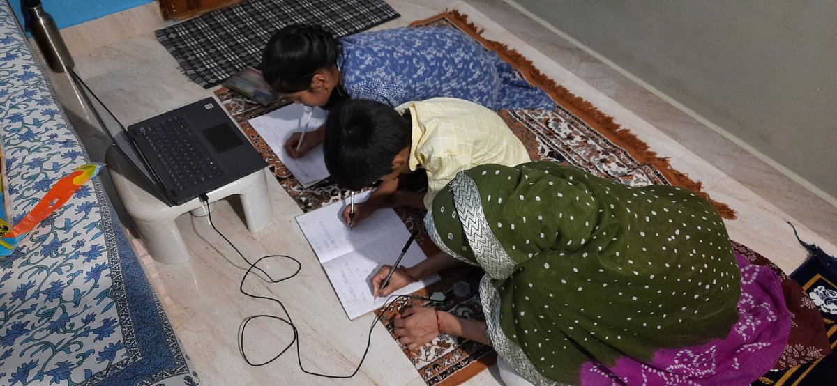 yatish57's tweet photo. Best pic received in my inbox. Family attending Faux Calligraphy presented by @RedekarNamrata event hosted by @TechMJosh 
Clearly shows there is no age for learning anything new.
@kalpanadivadkar @Genevieve_Lobo @jagdishmitra @vrindapisharody @Nair7Arun @itsRajeshT 
RT if u agree https://t.co/IH3AvMJyG3