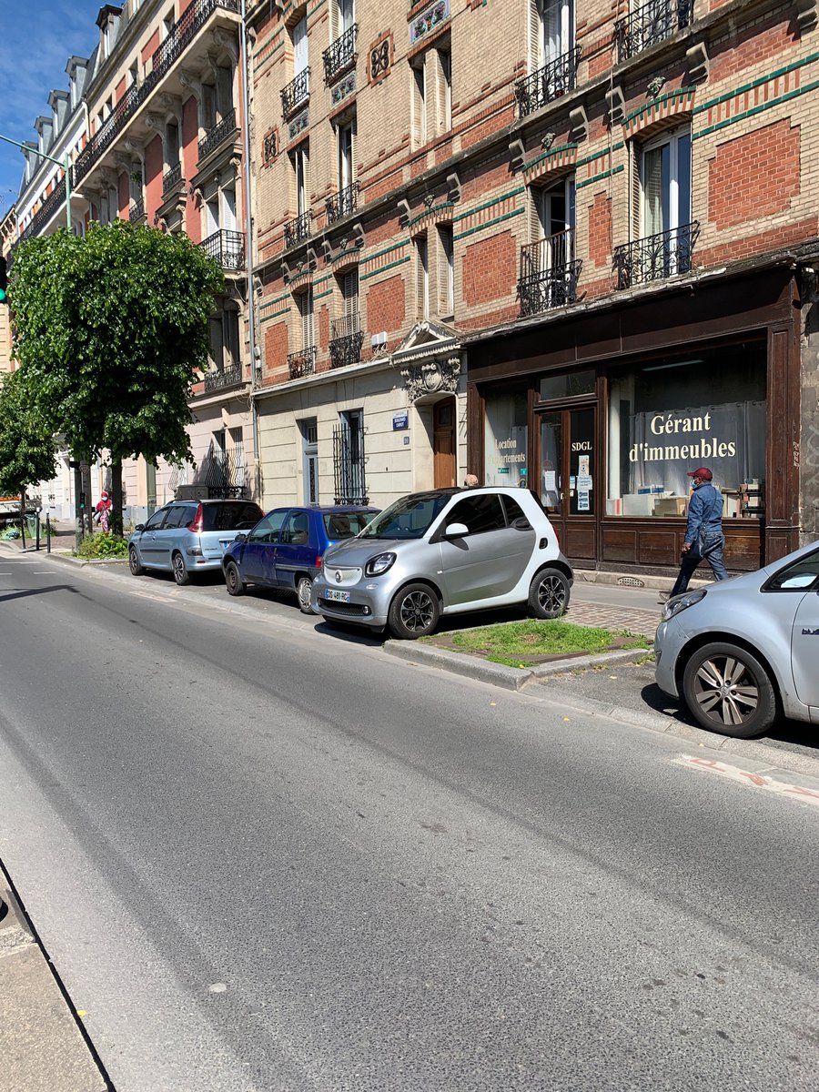 Lieutenant_Lili's tweet photo. #GCUM #SaintDenis https://t.co/43wVMvyZqA