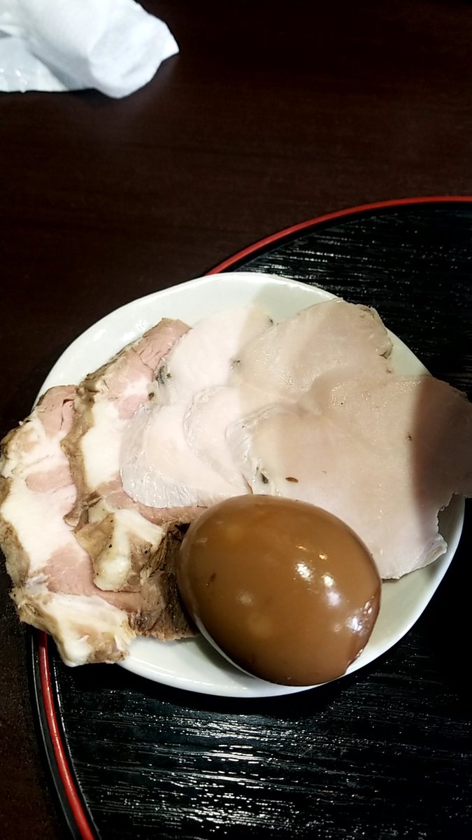 てらりん 今日のラーメン 5月29日 学 今年169杯目 学blackをいただきました 醤油 甘味そしてブラックペッパーが効いた真っ黒なスープ 弾力のある中太手揉み麺 柔らかな煮豚 ふっくらとした鶏 チャーシューそしてしっかりした食感の 低温調理