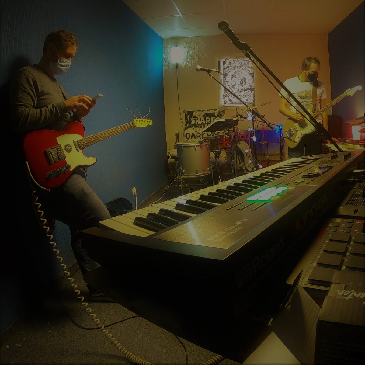 ceasto's tweet photo. Wait...
#music #patience #studio #lyon https://t.co/Q9BLp8iaw5