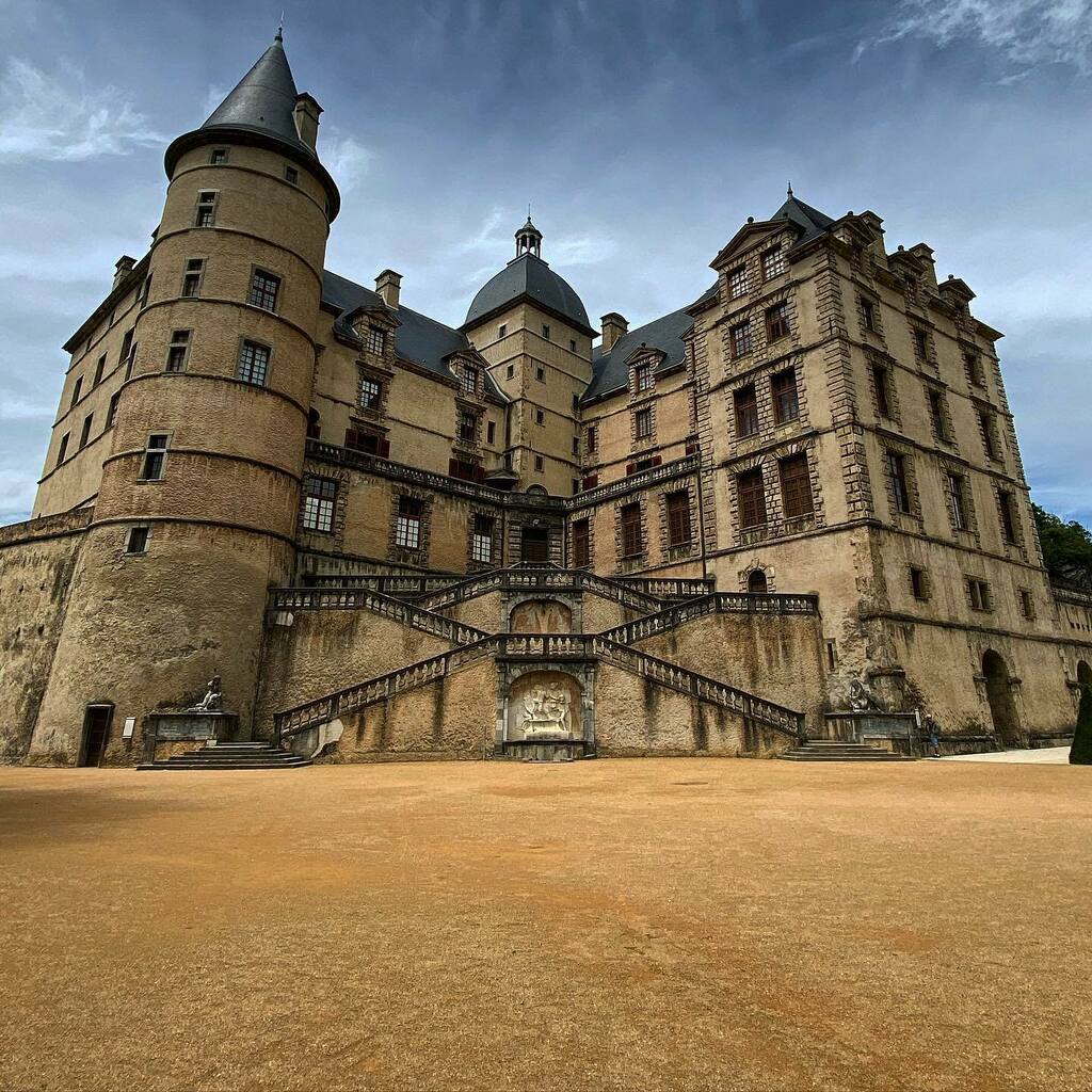 🏰 Château de Vizille 
📍Vizille - Isère
•
•
•
•
•
#vizille #chateaudevizille #castle #frenchcastle #patrimoine #frenchpatrimony #monumenthistorique #grenoble #igersgrenoble #isere #monisere #alpesishere #grenoblelovers #mygrenoble #auvergnerhoneal… instagr.am/p/CPcyhgRt7pJ/