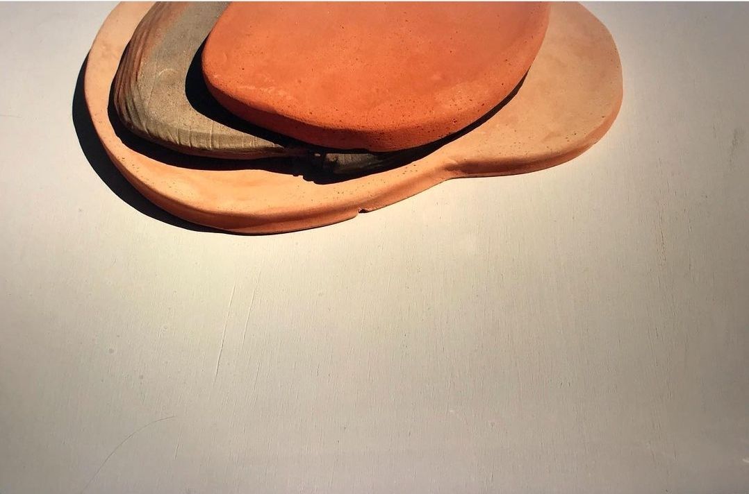 WeAreESCG's tweet photo. One of our incredible @ESCDegrees lecturers, Sharon Haward, is part of an exciting exhibition at the Dirty Old Gallery, Hastings! Her work features until 30th May, and with galleries now open, make sure you go and check it out!
#Hastings #Art #ESCDegrees
https://t.co/PtCVC3RZ1f https://t.co/QHGEPI4YeI