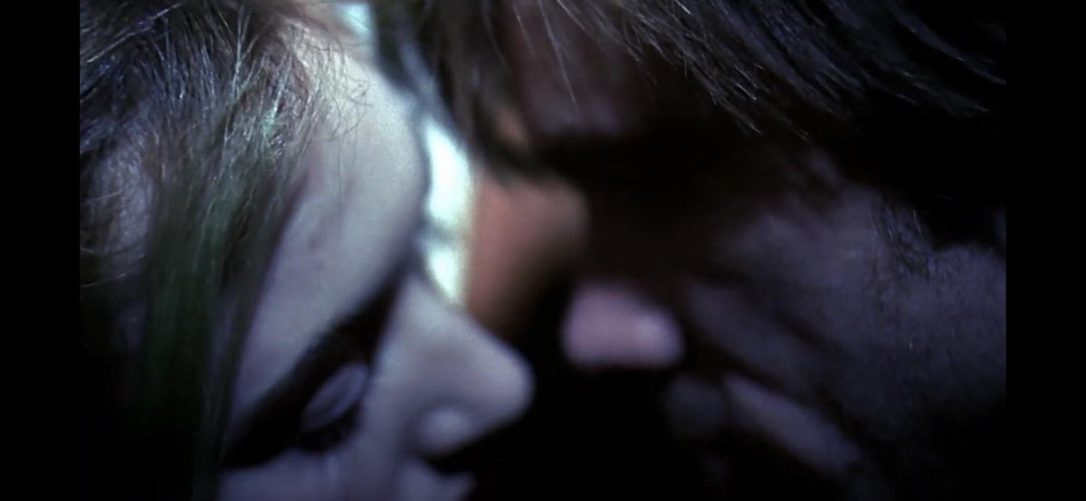 CheNetflix's tweet photo. 🎬 Eterno resplandor de una mente sin recuerdos (2004)
🎞 Dirección: Michael Gondry
📸 Dirección de fotografía: Ellen Kuras https://t.co/p9LZY8aPHk