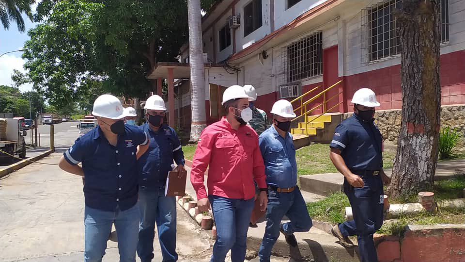 felipejorge2021's tweet photo. Visitamos junto al Presidente de la @FUNTBCAC_VE @mtulio_21 la @ICementera Planta Guayana donde constatamos todo el esfuerzo de los trabajadores que dedican el día día para levantar la producción, un producto fundamental para el área de la construcción. @NicolasMaduro @dcabellor https://t.co/5QL8dfdIFH