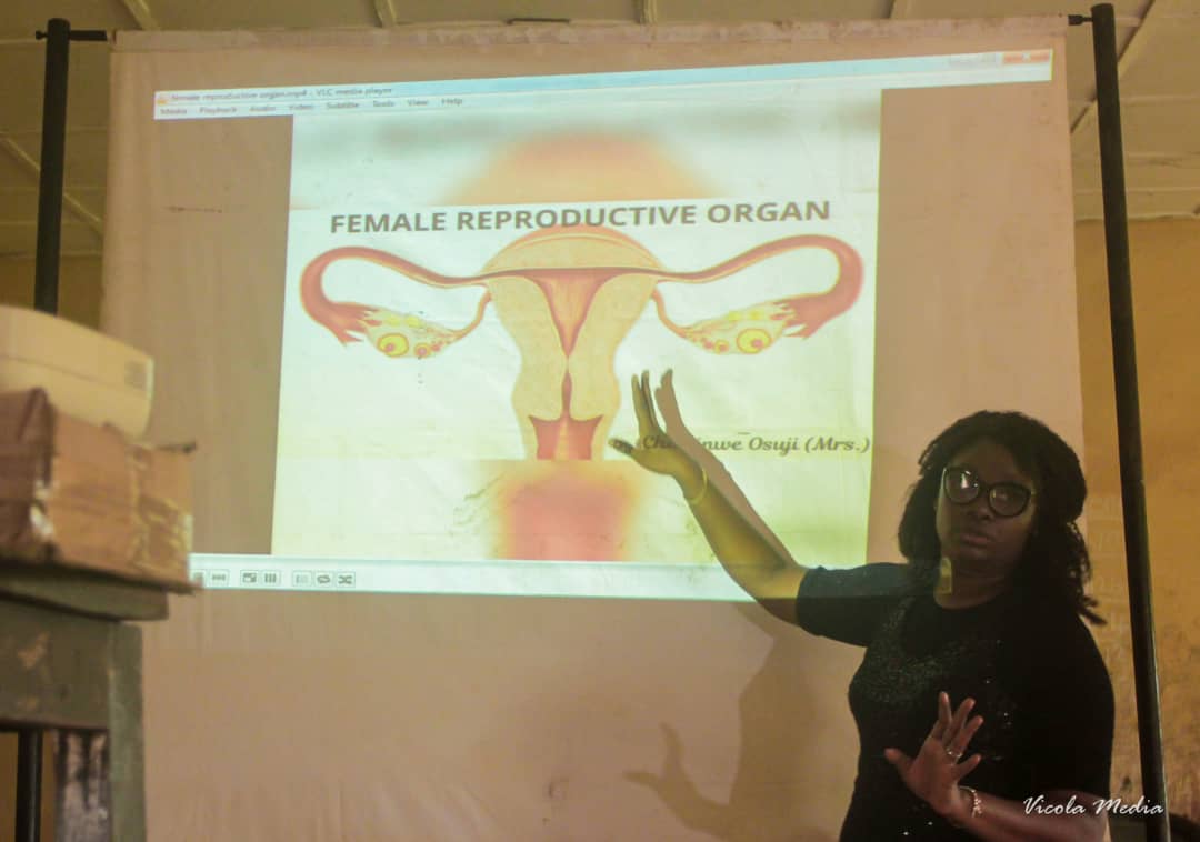 fearless_girly's tweet photo. Knowledge of the Female Reproductive System would also help #youngmenstruators understand the dangers of #poormenstrualhygiene. So we got a Gynaecologist to explain to them as we were celebrating #MenstrualHygieneDay2021 in Anmegu and Gabon Communities. @MHDay28May @WASHUnited https://t.co/SDcyYJUH0p