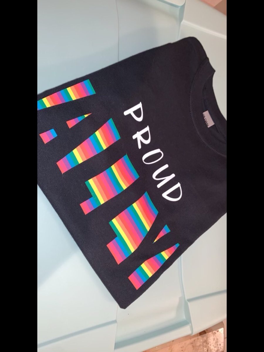 _ruchellexo's tweet photo. Brenna and I made some pretty sweet shirts to remind people to be PROUD and KIND! HMU for or an order or retweet to share to others. ❤️🧡💛💚💙💜 https://t.co/wSlxCvCog9