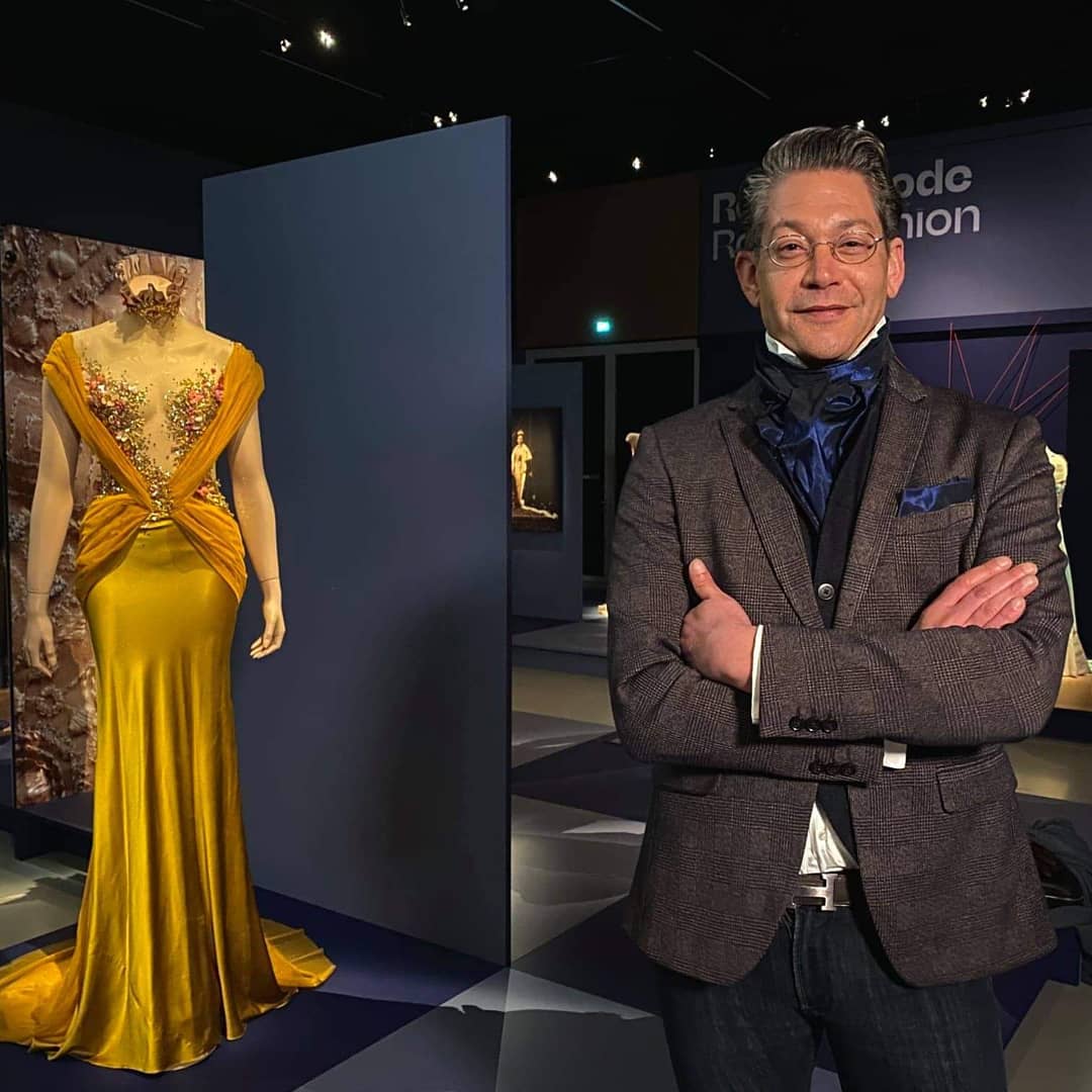 Het aftellen is nu echt begonnen: over 7 dagen mogen we open! Vanavond geeft @BlauwBloedtv 
alvast een voorproefje van de koninklijke mode en enkele andere couturestukken in Haute Bordure. Kijk om 19.50 uur naar NPO2.