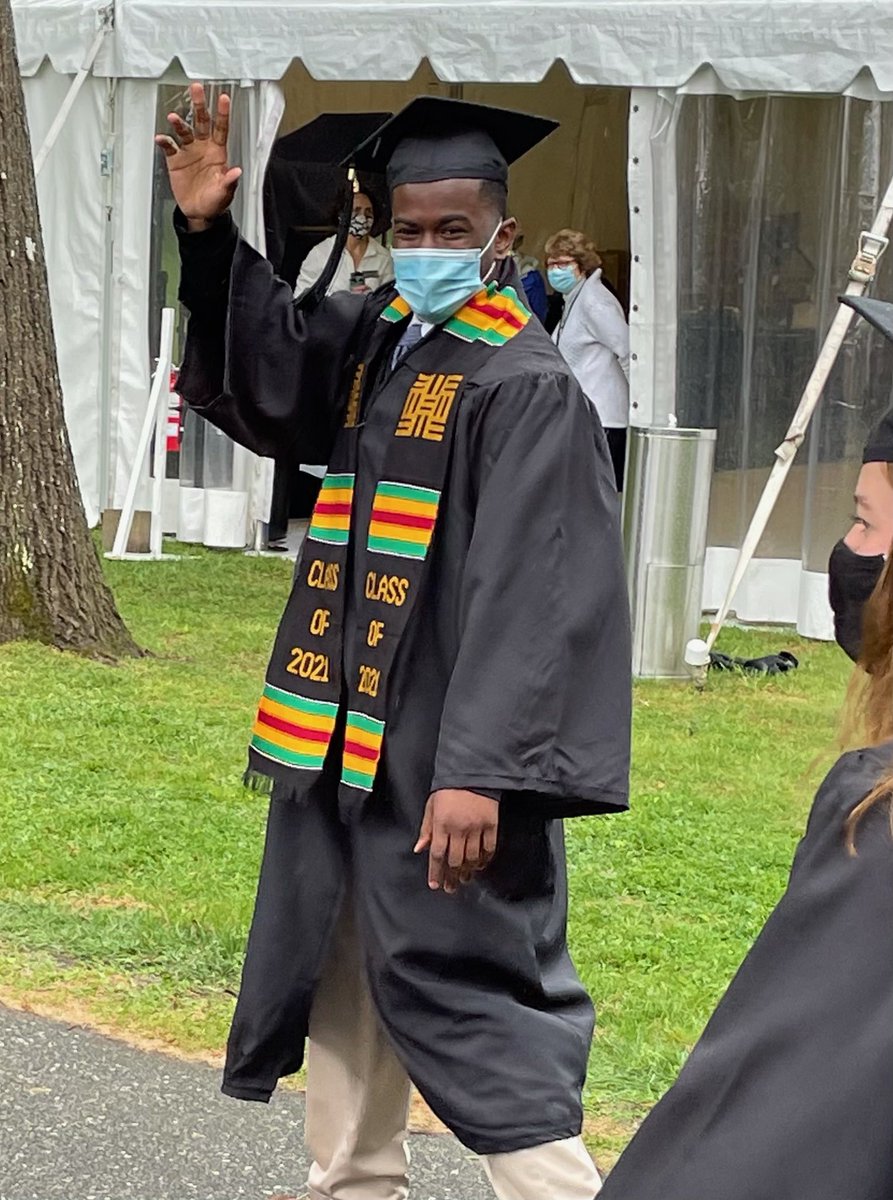 DrLGJ3's tweet photo. Congrats to my son Lester G. Jackson, IV. Graduating from @BowdoinCollege. Your mother and I are so proud of you! #JacksonLegacy #JacksonV. One more to go! https://t.co/lMdrNjK1c4
