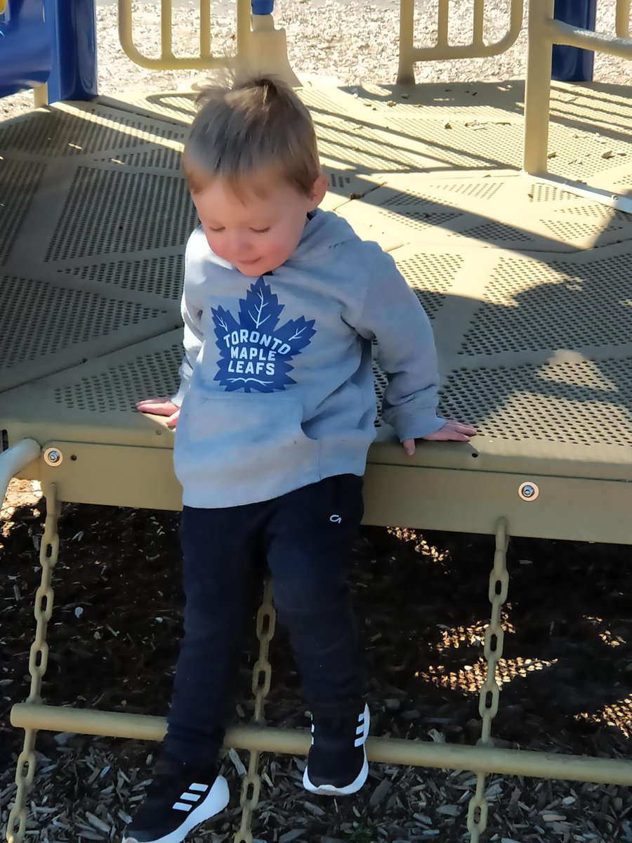 22_Woody's tweet photo. Tell me who is winning game 6 without telling me who's winning game 6 #LeafsForever https://t.co/5hzMjc3V08