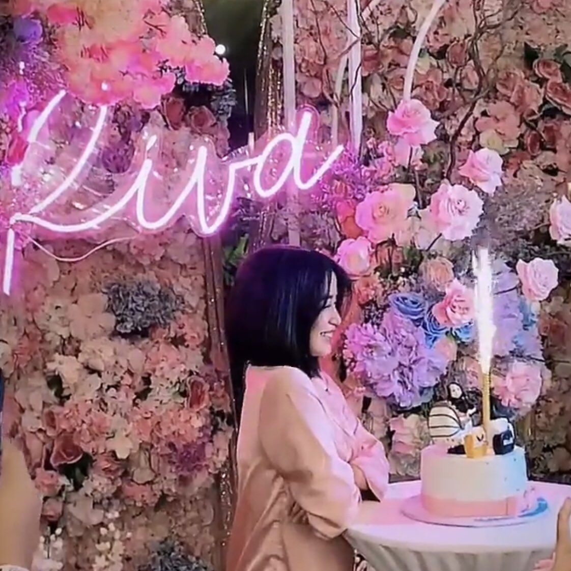 christellexzoe_'s tweet photo. happy birthday, my love !! 🥳💗 https://t.co/wY5UuDnrbn