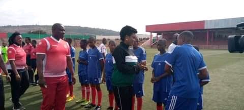 Burundi1stLady's tweet photo. Pour toute la première fois au #Burundi, au Stade Ingoma de Gitega, nous venons de lancer le tournoi de la Coupe de la Première Dame. 18 équipes composées par de jeunes filles sont en lice pour pouvoir remporter cette coupe. Les talents des burundaises doivent être valorisés. https://t.co/NXI7nnoIDo