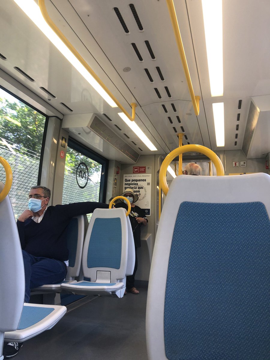 Al metrolink de porto. Es dia d partit