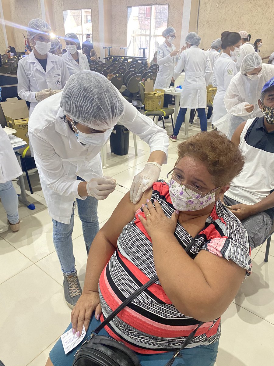 andre17648397's tweet photo. Durante essa doença aparecer praticamente há 1 ano e meio, hoje graça a Deus minha mãezinha tomou a vacina! Momento de ansiedade, momento de gratidão e de felicidade.! Agradeço a Deus primeiramente. @doutordanielpa @helderbarbalho obrigado de ❤️!
#vacinasim https://t.co/HcuXDyM64W