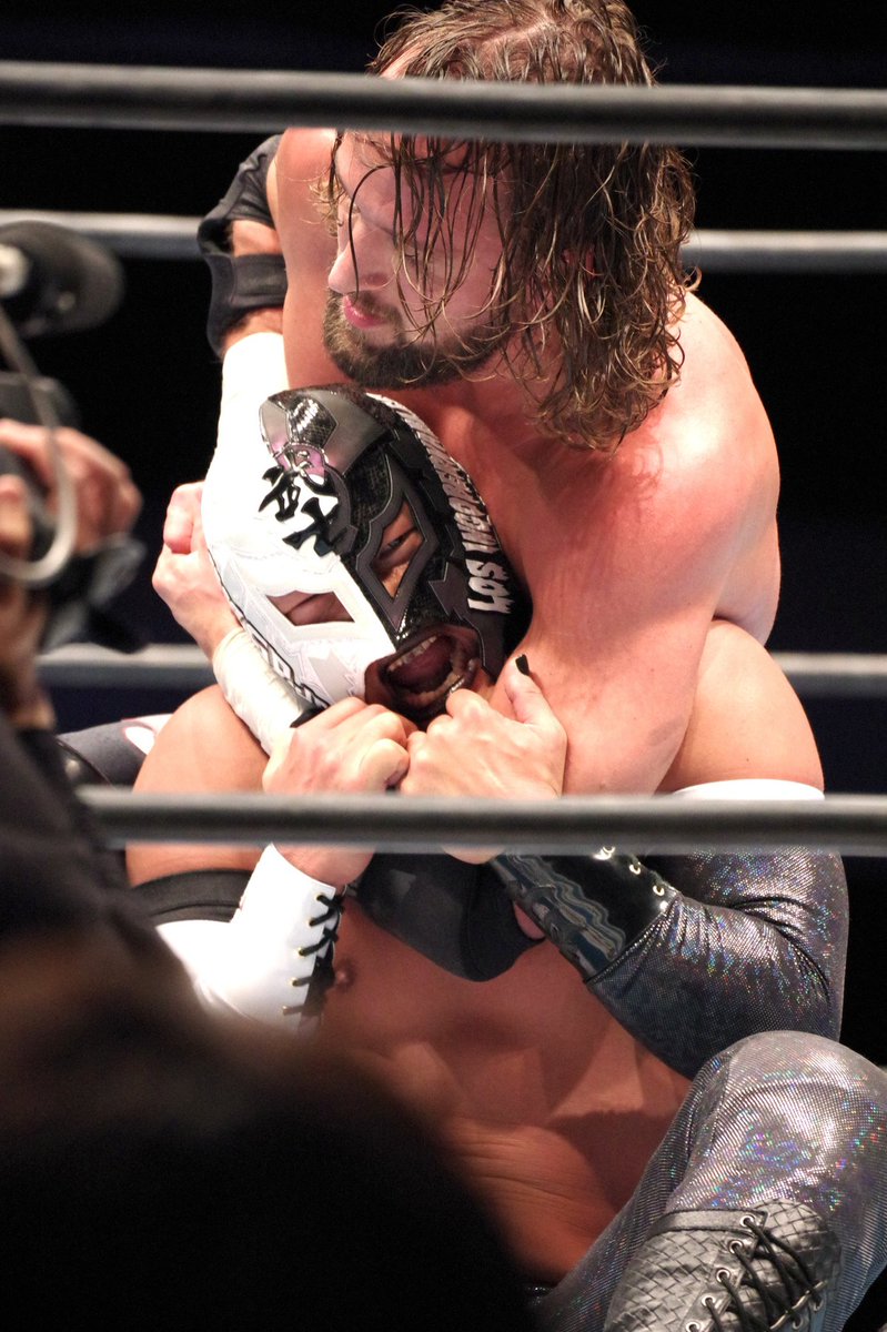 hsrnmdal's tweet photo. 2021.02.28 大阪城ホール
😫😫
#njcattack #njpw #BUSHI 選手 #エル・ファンタズモ 選手 https://t.co/nYZw9OHhUv