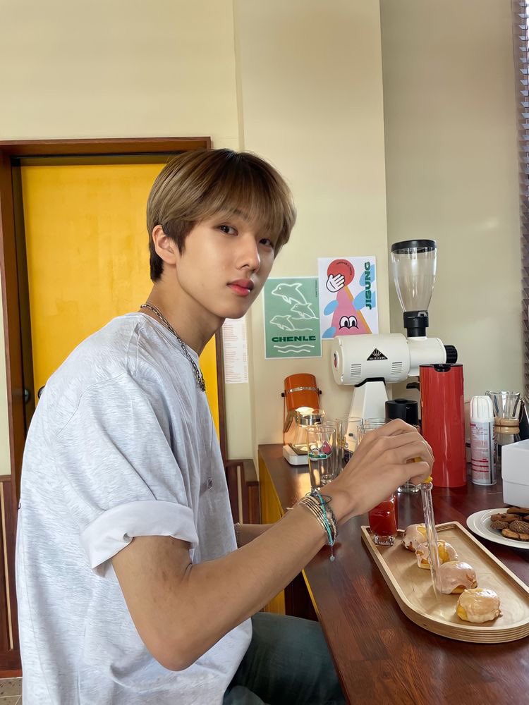 ; give love

—jisung au