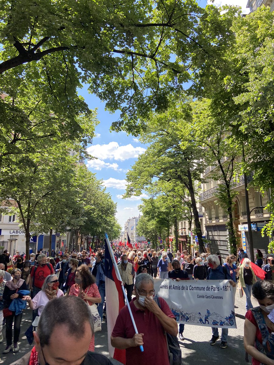 elle_mtm's tweet photo. Du monde à la marche pour la commémoration des 150 ans de la Commune aujourd’hui.
#CommunedeParis #Commune71 #150ansCommunes https://t.co/wusGefvEpI