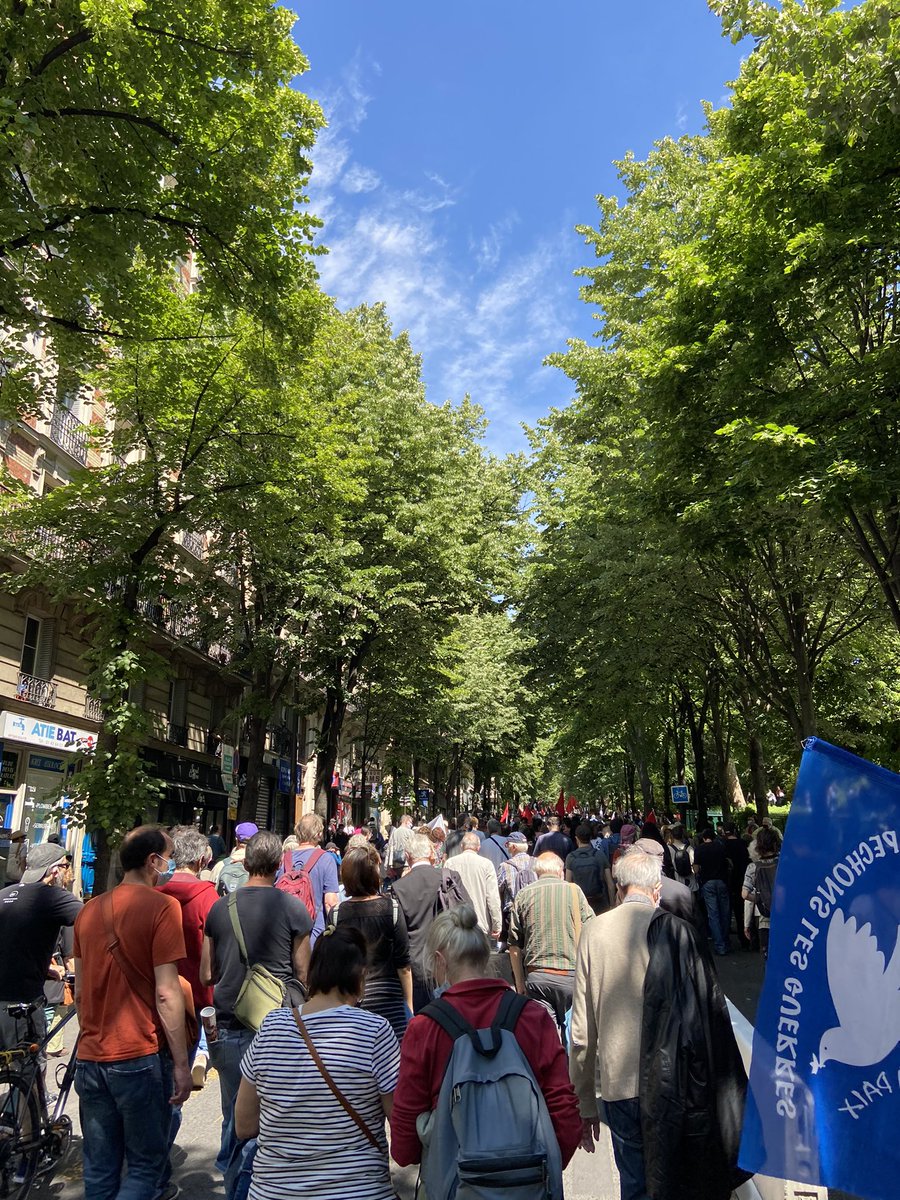 elle_mtm's tweet photo. Du monde à la marche pour la commémoration des 150 ans de la Commune aujourd’hui.
#CommunedeParis #Commune71 #150ansCommunes https://t.co/wusGefvEpI