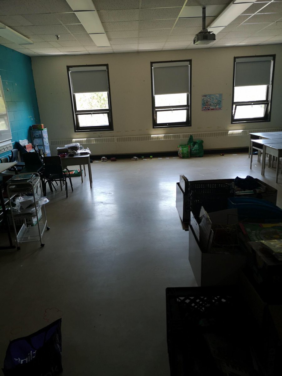 HartReblynnmac's tweet photo. This is my classroom. When I was told that school was closed for in-person learning for the rest of the year, I packed up my classroom. https://t.co/9BlYlDEATz