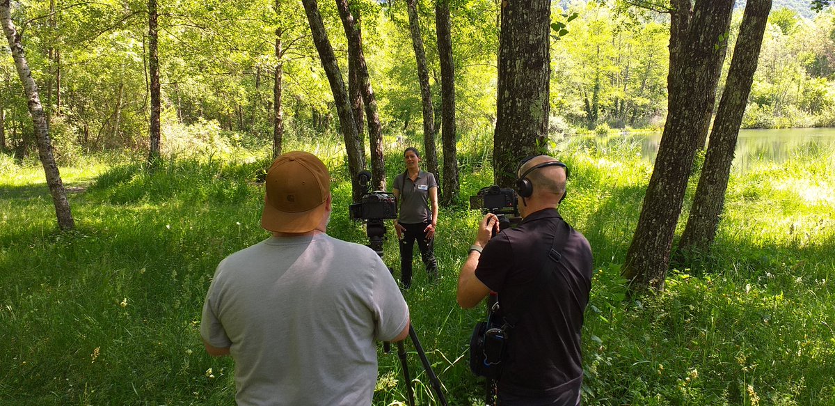 RESEAU_CEN's tweet photo. [🎥Tournage] Zoom sur la séquence #5 de notre film dédié aux sites naturels préservés par @RESEAU_CEN  avec Séverine animatrice-nature au @CenRhoneAlpes interviewé par @LepineChris au #lacgenin #ENS du @Departement_AIN #nature #agirpourlanature #conservatoiresdespacesnaturels https://t.co/fLB5CHrZjy