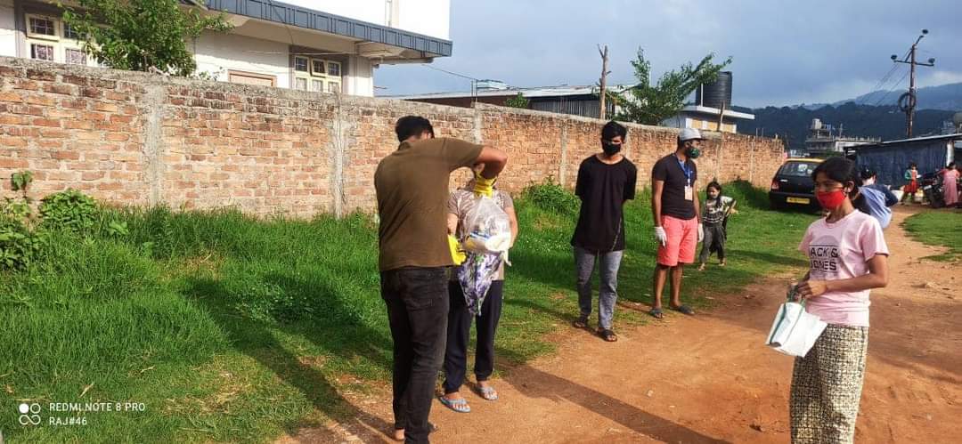 BihariManch's tweet photo. Miss Ragani Roy from Nongmynsong informed us that some families residing nearby are in dire need of rations.
We assured her that she need not worry as our team will be there with essentials. @Cheesa
@CMO_Meghalaya @RiseIndia2030
#IndiaFightsCorona https://t.co/0ysvAkawGI