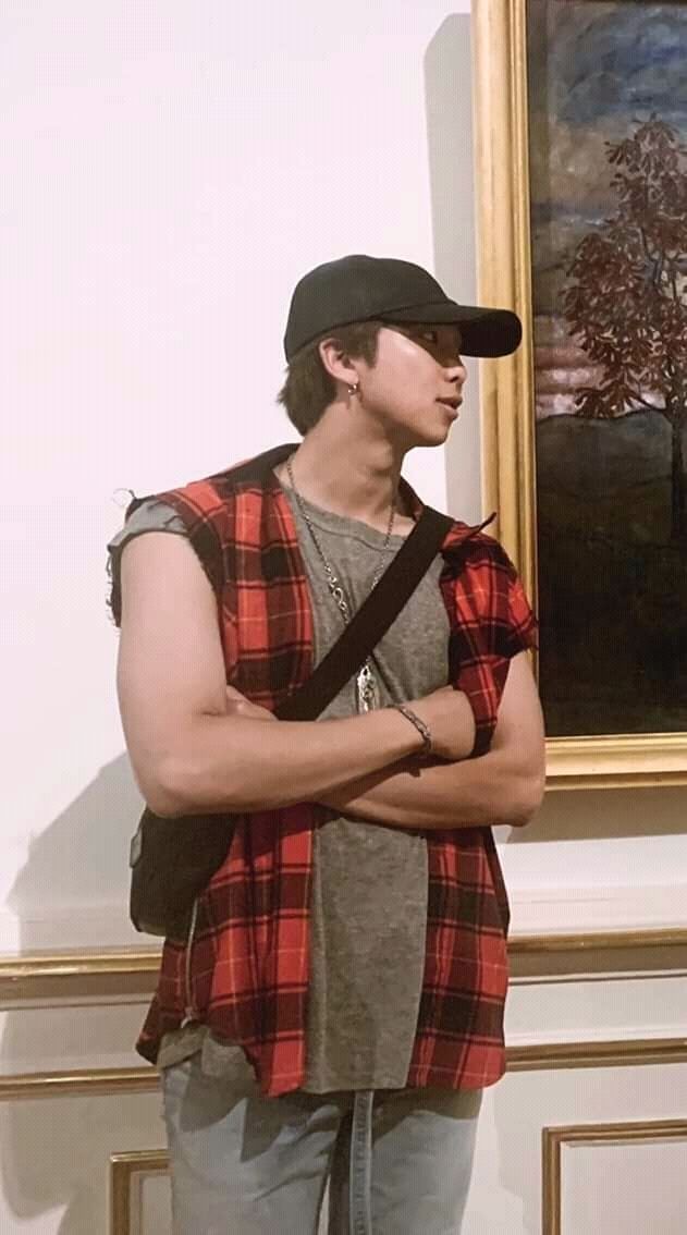 jinxph0ria's tweet photo. Namjoon's body proportions — a thread; https://t.co/QXJjhTQkSz