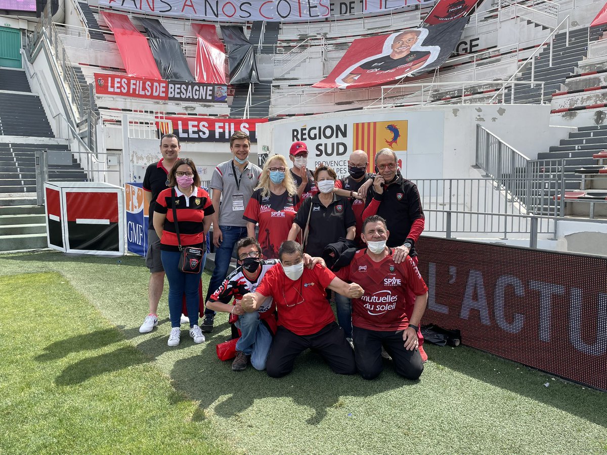 FilsdeBesagne's tweet photo. Dernière mise en place à #Mayol et un 1/4 de Virage qui dit merci à notre parrain ! ❤️🖤
Merci Anthony 🙏🙏🙏
#fdbfamily https://t.co/5MiF4cAp4a