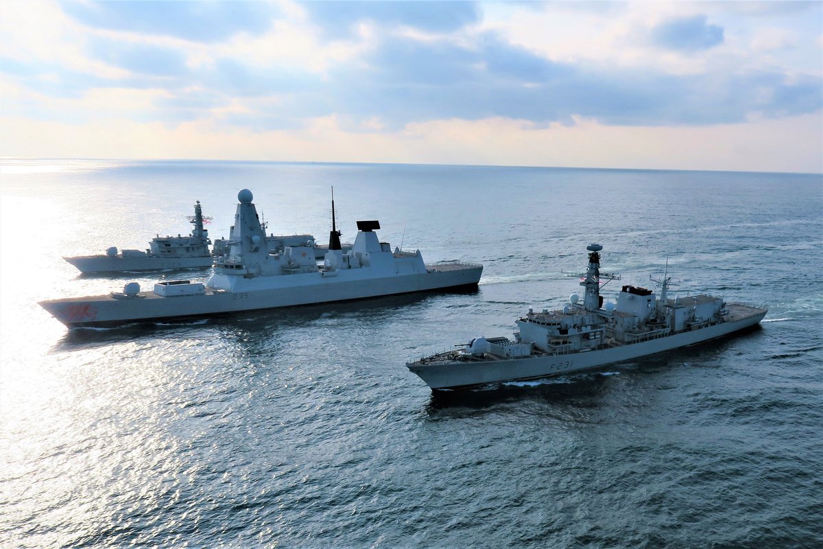RoyalNavy's tweet image. For the first time the Royal Navy has used Artificial Intelligence to fend off missile attacks during #NATO&apos;s Formidable Shield exercise off Scotland.

@hms_lancaster and @HMSDragon have tested cutting-edge software against supersonic threats 

Learn more: ow.ly/YpoD50EYibB